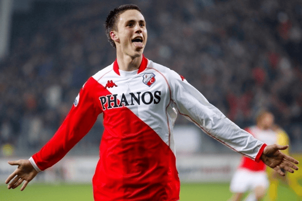 包含荷甲赛后再迎强敌；费耶诺德绝杀压哨；主帅态度——更衣室稳定；阵容厚度经受考验的词条-爱游戏中国